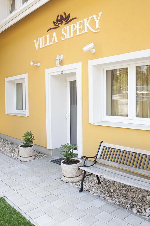 Villa Sipeky Senec Bagian luar foto
