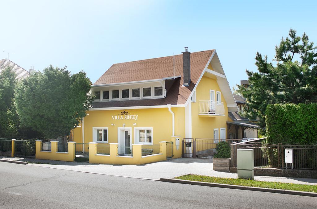 Villa Sipeky Senec Bagian luar foto