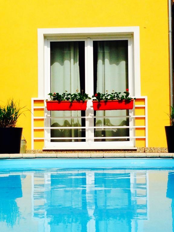 Villa Sipeky Senec Bagian luar foto