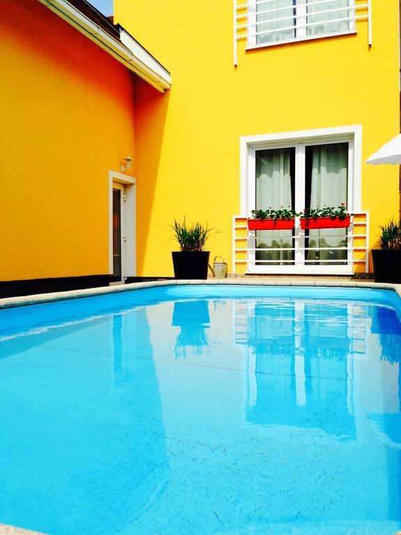 Villa Sipeky Senec Bagian luar foto